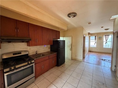 FULLY VACANT AND FULL POSSESSION, SOLD AS IS. Welcome to 3507 - photo 8