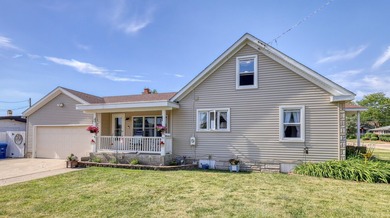 (private lake, pond, creek) Home For Sale in Elburn Illinois