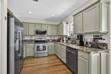 Beautiful 4BR/2.5BA pool home located on a quiet cul-de-sac in - photo 11