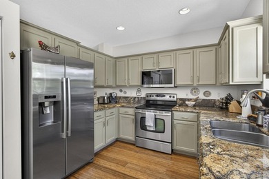 Beautiful 4BR/2.5BA pool home located on a quiet cul-de-sac in - photo 12