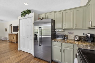 Beautiful 4BR/2.5BA pool home located on a quiet cul-de-sac in - photo 14