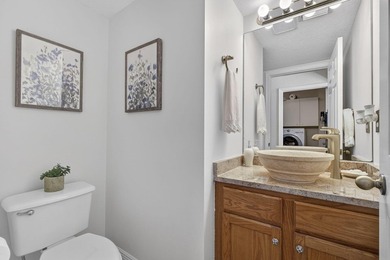 Beautiful 4BR/2.5BA pool home located on a quiet cul-de-sac in - photo 18