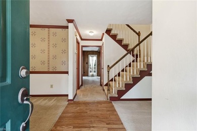 Spacious 4 Br, 2 1/2 bath colonial style single family home at - photo 21