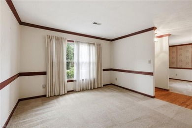Spacious 4 Br, 2 1/2 bath colonial style single family home at - photo 25