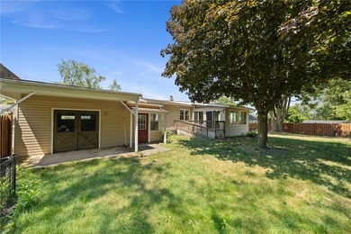Easy one-floor living in the Village of Salina! This - photo 4