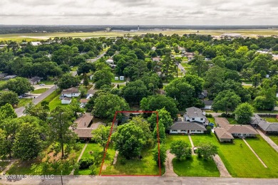 Welcome to this charming 1950's gem nestled in the heart of - photo 34