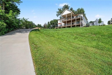 A stunning reverse ranch loaded with custom upgrades. Step - photo 36
