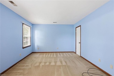 Spacious 4 Br, 2 1/2 bath colonial style single family home at - photo 38