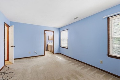 Spacious 4 Br, 2 1/2 bath colonial style single family home at - photo 39