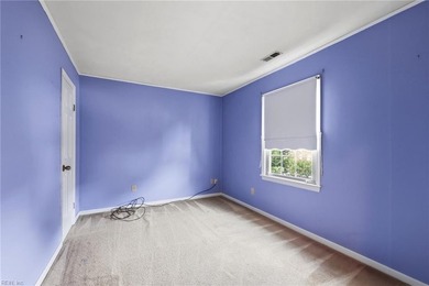 Spacious 4 Br, 2 1/2 bath colonial style single family home at - photo 43