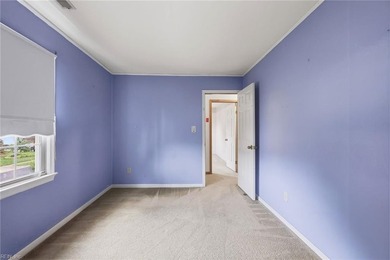 Spacious 4 Br, 2 1/2 bath colonial style single family home at - photo 44