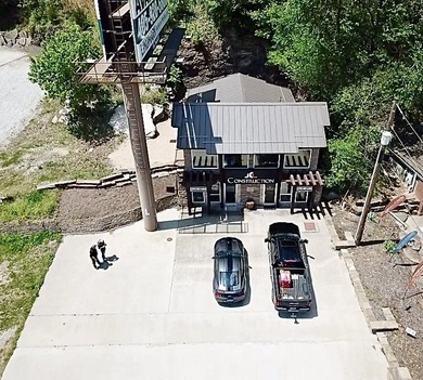 Here it is, possibly the nicest office in NWA. You can see the - photo 3