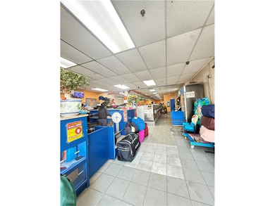 Great investment property with big and busy laundromat - photo 3