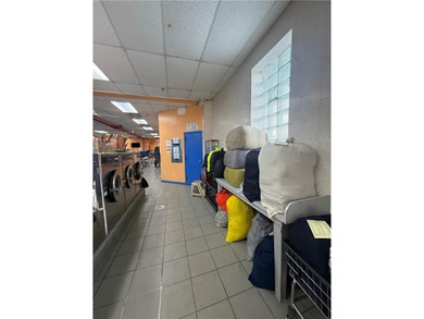 Great investment property with big and busy laundromat - photo 5