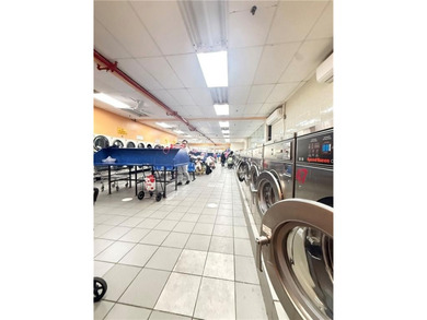 Great investment property with big and busy laundromat - photo 6