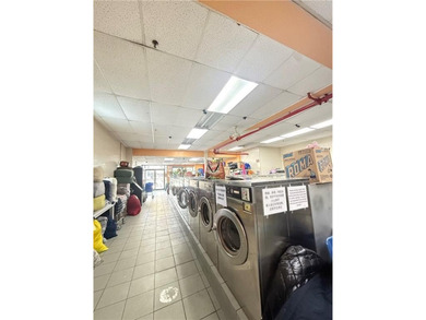 Great investment property with big and busy laundromat - photo 8