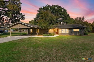 Welcome to 163 Lakeside Dr - the lakeside retreat you've been - photo 2
