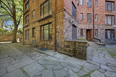 One-bedroom co-op located on the first floor in the Forest Hills - photo 17