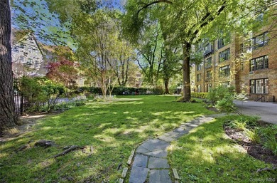 One-bedroom co-op located on the first floor in the Forest Hills - photo 18