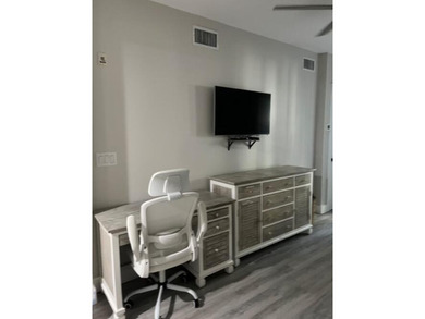 This newly renovated corner unit 2-bedroom lock off condo - photo 10