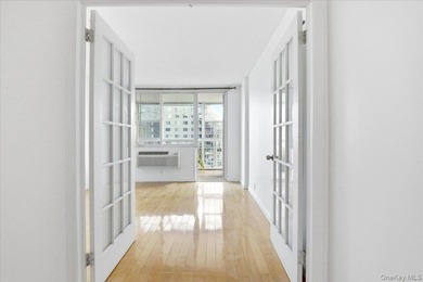 Sun-Filled 1-Bedroom + Office Corner Unit in Forest Hills Bright - photo 12