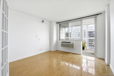 Sun-Filled 1-Bedroom + Office Corner Unit in Forest Hills Bright - photo 13