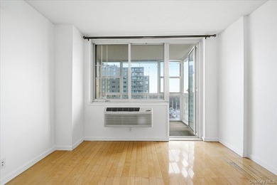 Sun-Filled 1-Bedroom + Office Corner Unit in Forest Hills Bright - photo 14