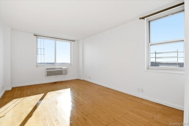 Sun-Filled 1-Bedroom + Office Corner Unit in Forest Hills Bright - photo 16