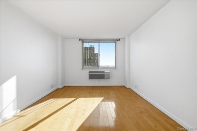 Sun-Filled 1-Bedroom + Office Corner Unit in Forest Hills Bright - photo 17