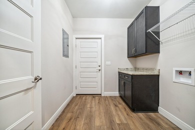Welcome to this spacious, like-new 4-bedroom, 2-bath home lives - photo 21