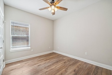 Welcome to this spacious, like-new 4-bedroom, 2-bath home lives - photo 23
