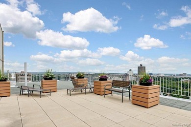 Sun-Filled 1-Bedroom + Office Corner Unit in Forest Hills Bright - photo 27