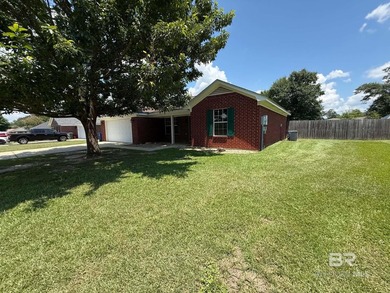 Welcome to 123 Pennbrooke Loop in Foley! This well-maintained - photo 4