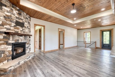 Welcome to mountain living at its finest in one of Murphy's most - photo 15