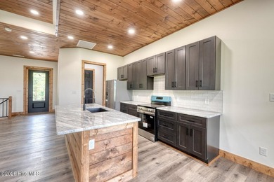 Welcome to mountain living at its finest in one of Murphy's most - photo 16