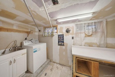 Single Family Home on a 3,000 sq ft lot with Private Driveway - photo 17