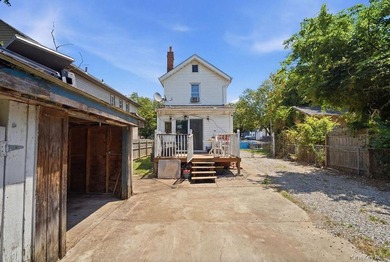 Single Family Home on a 3,000 sq ft lot with Private Driveway - photo 18