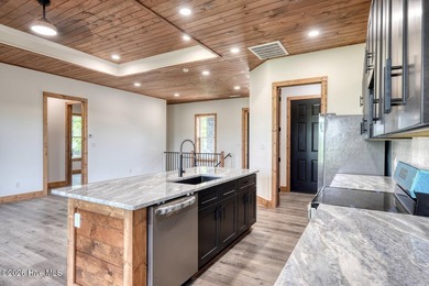 Welcome to mountain living at its finest in one of Murphy's most - photo 19