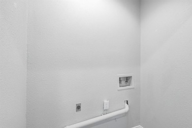 Beautiful 3-bedroom, 2-bath home featuring terracotta tile - photo 21