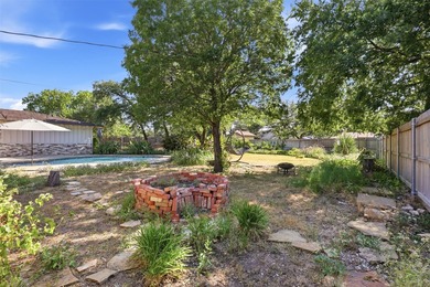 Beautiful 3-bedroom, 2-bath home featuring terracotta tile - photo 24