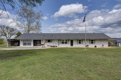 Looking for a home with a beautiful lake view? This inviting - photo 30