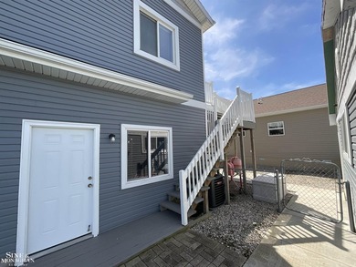 NEW PRICE ENJOY THE BEST OF WATERFRONT LIVING WITH THIS 5 - photo 10