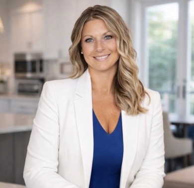 Jennea Schirr with McKinnies Realty in MI advertising on LakeHouse.com