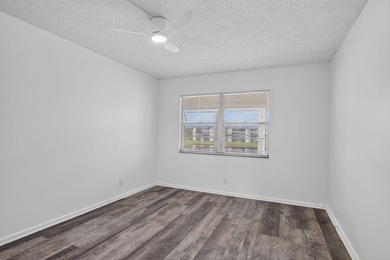 Welcome home! This freshly renovated, 3rd-floor 2-bed, 1.5-bath - photo 13