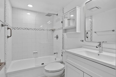 Welcome home! This freshly renovated, 3rd-floor 2-bed, 1.5-bath - photo 15