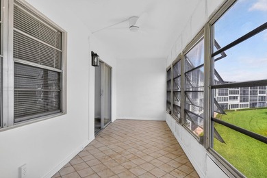 Welcome home! This freshly renovated, 3rd-floor 2-bed, 1.5-bath - photo 25
