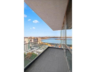 A Sanctuary in the Sky: Exquisite Full-Floor Penthouse with 3 - photo 5
