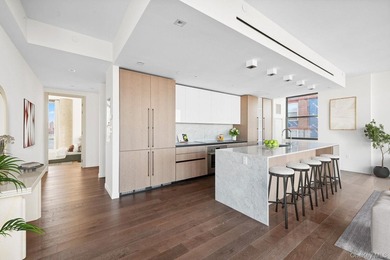 A Sanctuary in the Sky: Exquisite Full-Floor Penthouse with 3 - photo 6