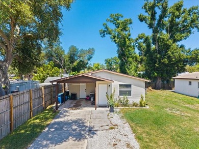 This charming 2-bedroom, 1-bath home offers a cozy and - photo 1