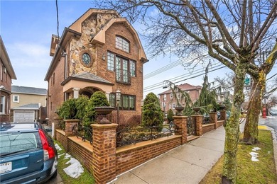 Completed in 2008, this bespoke residence in Dyker Heights - photo 3